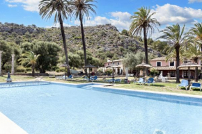 Spacious Apartment in Pollença with Pool and Mountain View